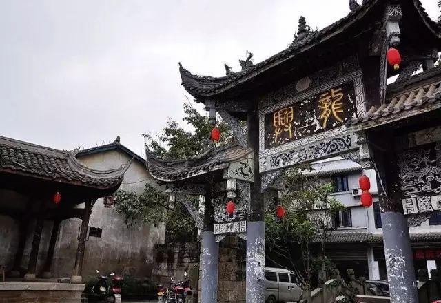 小萌妹的甜美装扮